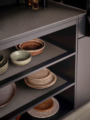 Open shelves in Barro Satin